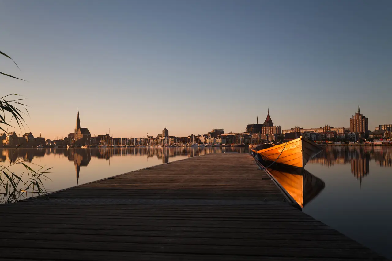 Blick-auf-die-Skyline-von-Rostock.jpg