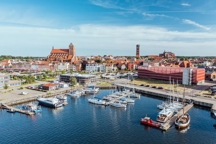 Alter_Hafen_der_Hansestadt_Wismar_2____Old_harbour_of_the_Hanseatic_city_of_Wismar_2.jpg