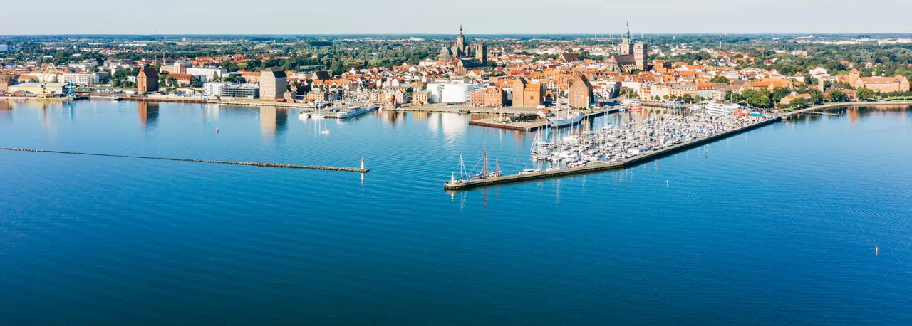 Panorama_der_Hansestadt_Stralsund_4____Panorama_of_the_Hanseatic_City_of_Stralsund_4.jpg