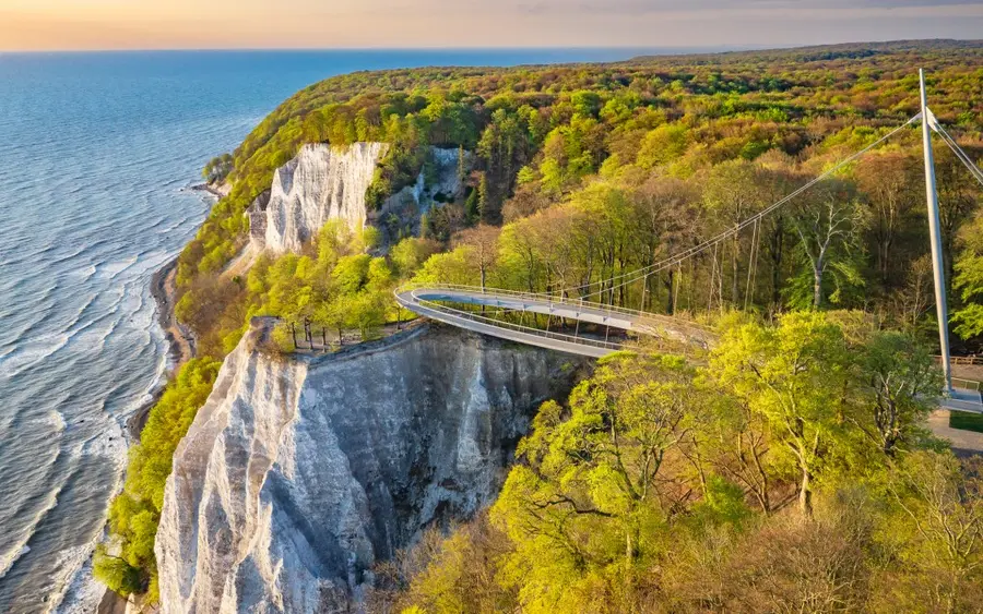 nowy-skywalk-na-koenigsstuhl-jest-otwarty_NPZ_T.Allrich.jpg